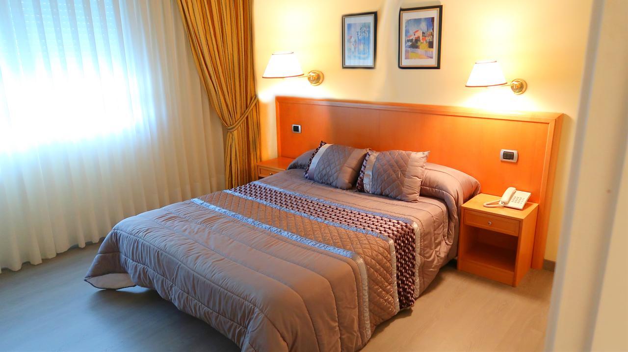 Hotel O Camino О Барко де Валдеорас Екстериор снимка