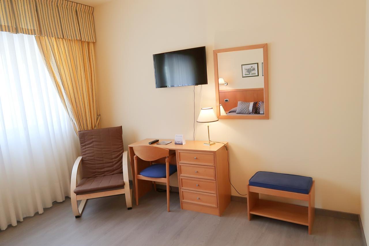 Hotel O Camino О Барко де Валдеорас Екстериор снимка