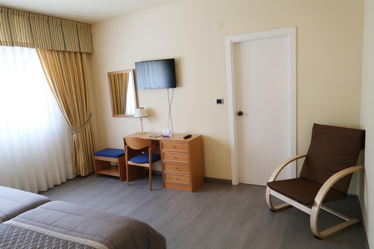 Hotel O Camino О Барко де Валдеорас Екстериор снимка