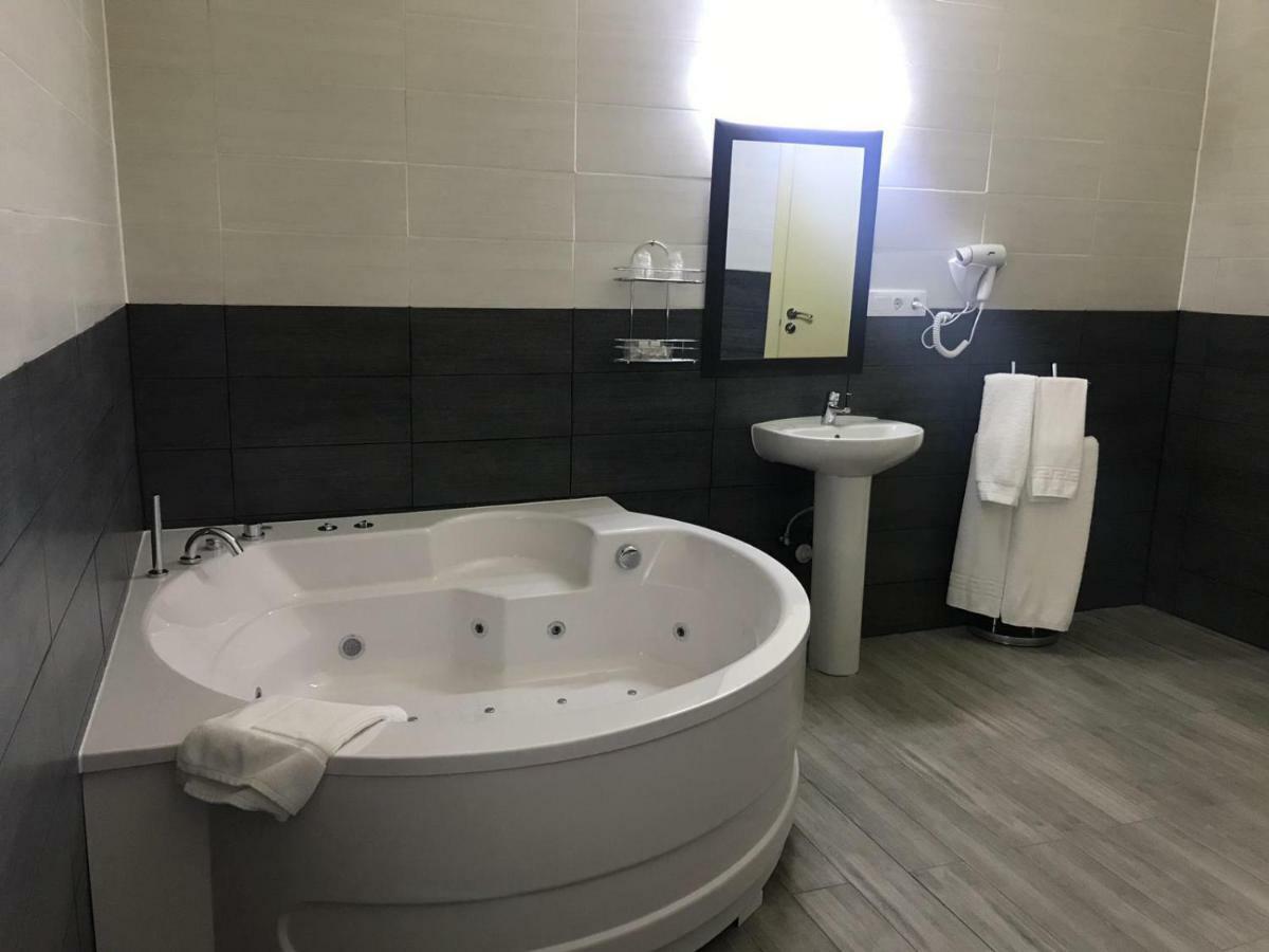 Hotel O Camino О Барко де Валдеорас Екстериор снимка